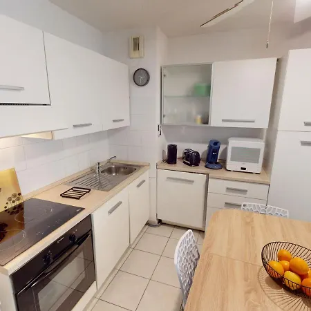 2p A Menton, Centre, Climatise, Terrasse Et Parking - Fr-1-196-336 *