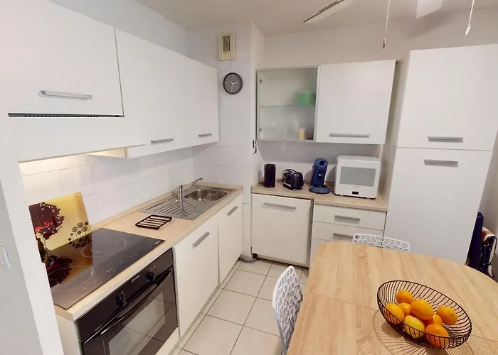 2p A Menton, Centre, Climatise, Terrasse Et Parking - Fr-1-196-336 *